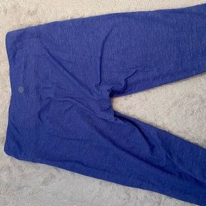 Athleta cropped blue leggings size medium